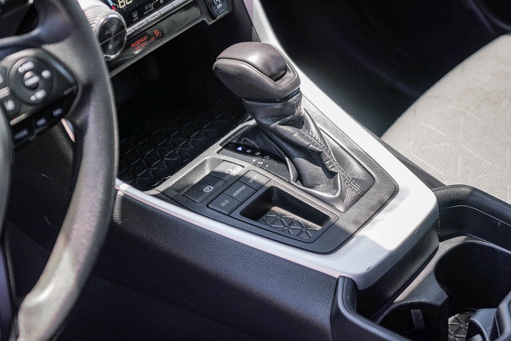 Thumbnail: 2020 Toyota RAV4 - 12