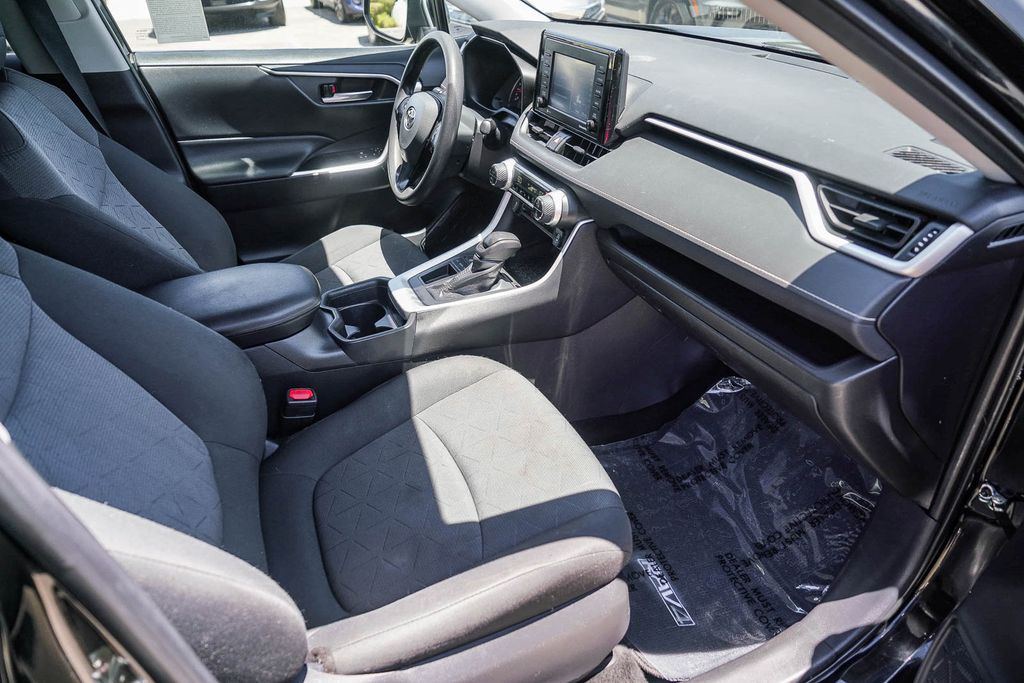 Thumbnail: 2020 Toyota RAV4 - 8
