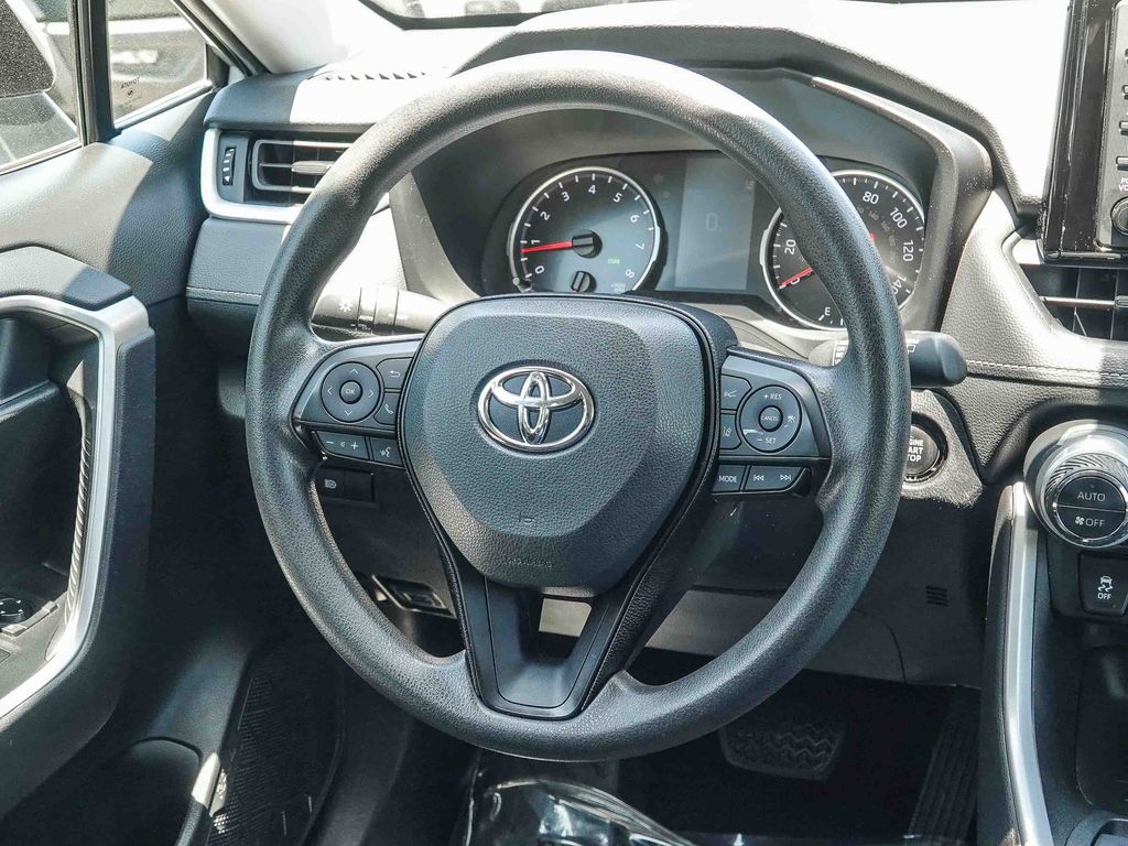 Thumbnail: 2021 Toyota RAV4 - 8