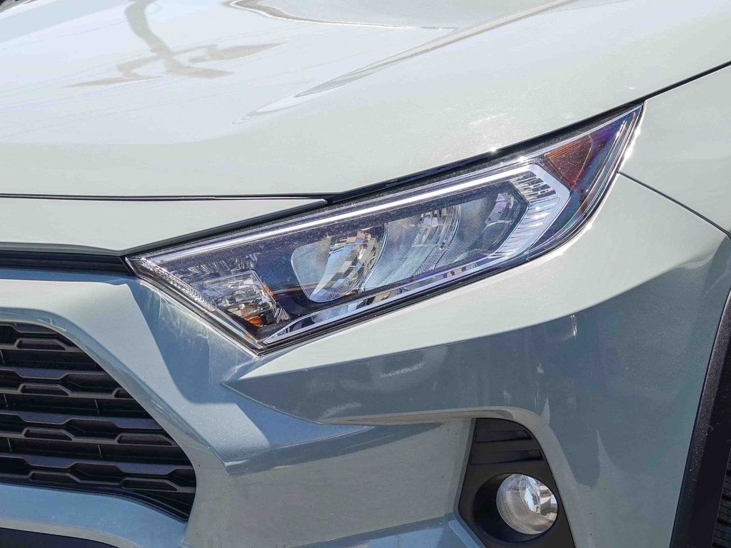 Thumbnail: 2021 Toyota RAV4 - 20