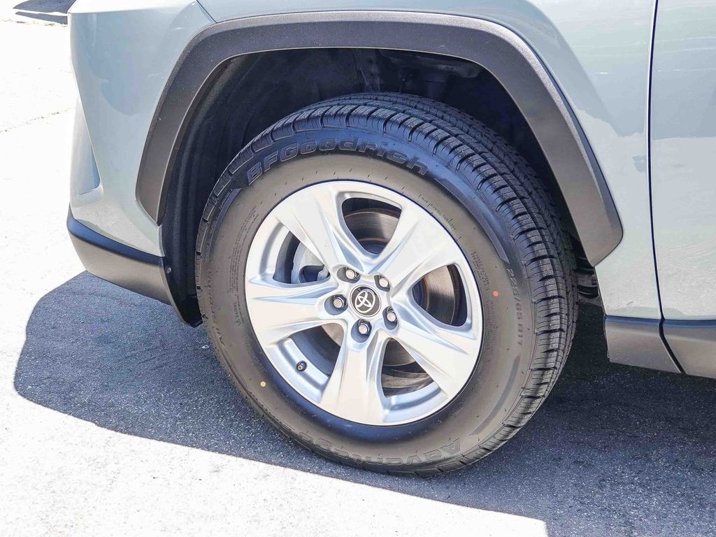 Thumbnail: 2021 Toyota RAV4 - 6
