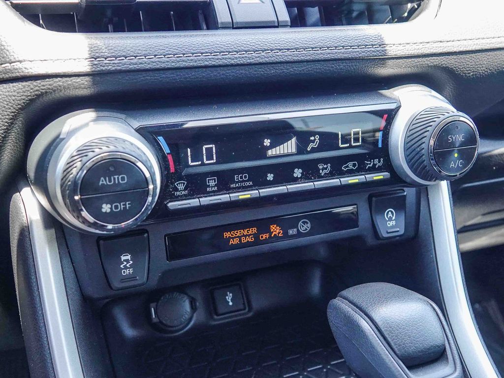 Thumbnail: 2021 Toyota RAV4 - 25