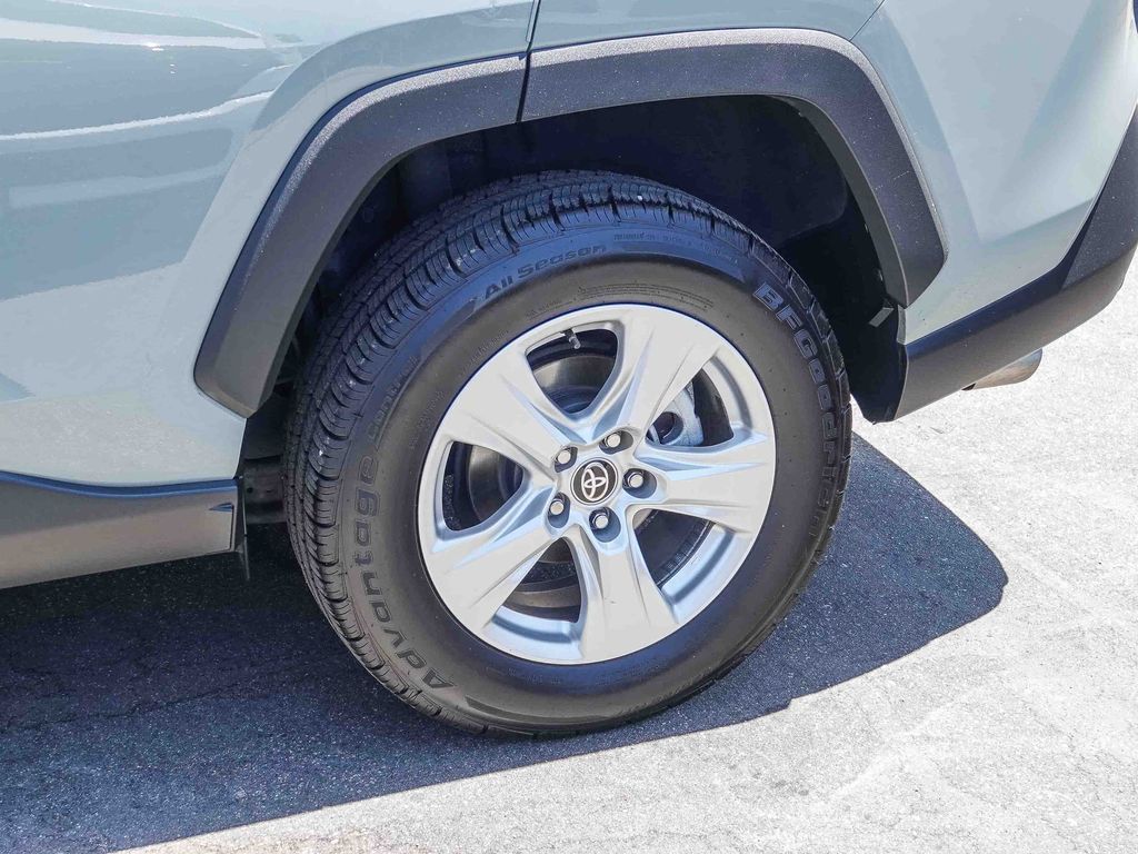 Thumbnail: 2021 Toyota RAV4 - 21
