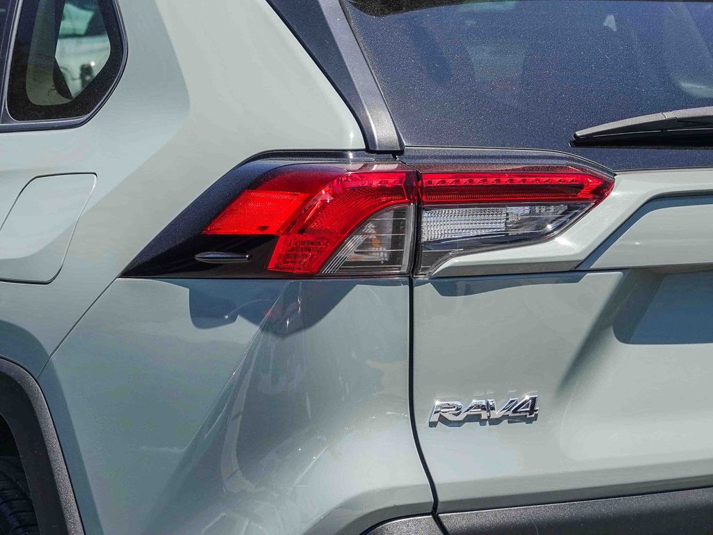 Thumbnail: 2021 Toyota RAV4 - 19