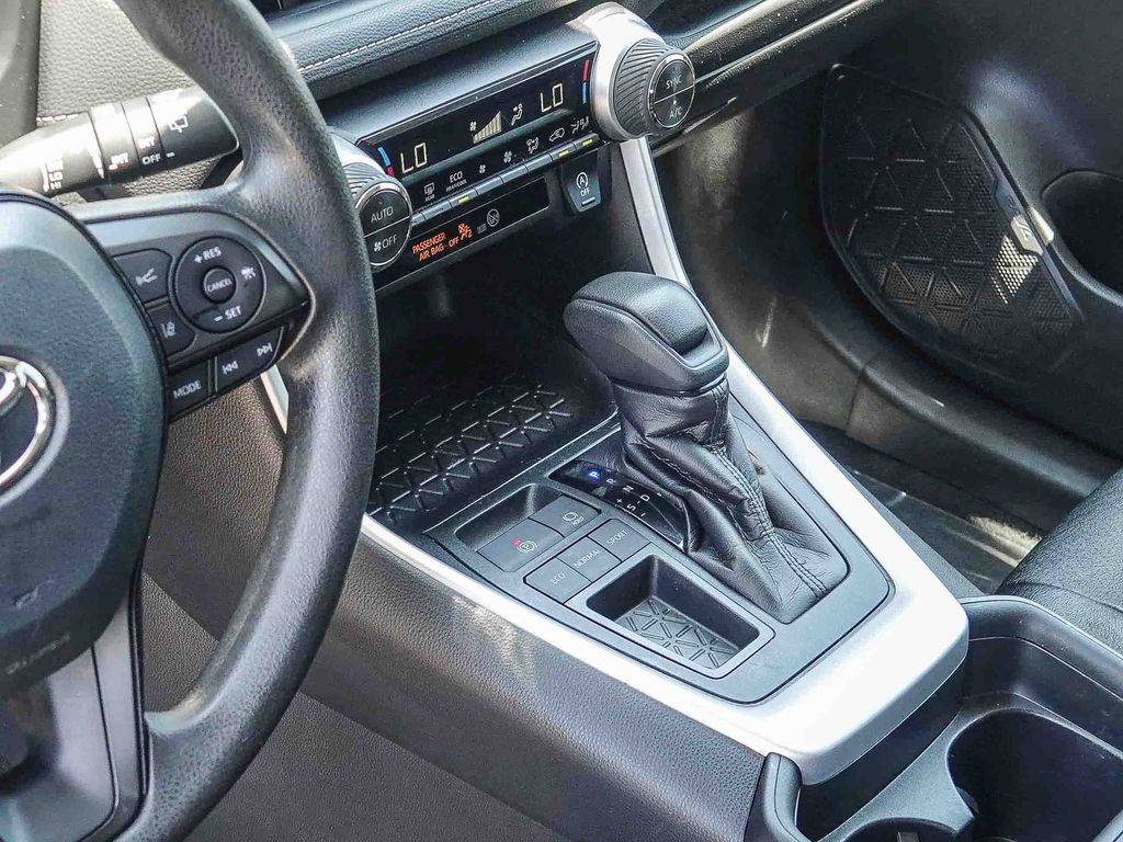 Thumbnail: 2021 Toyota RAV4 - 13