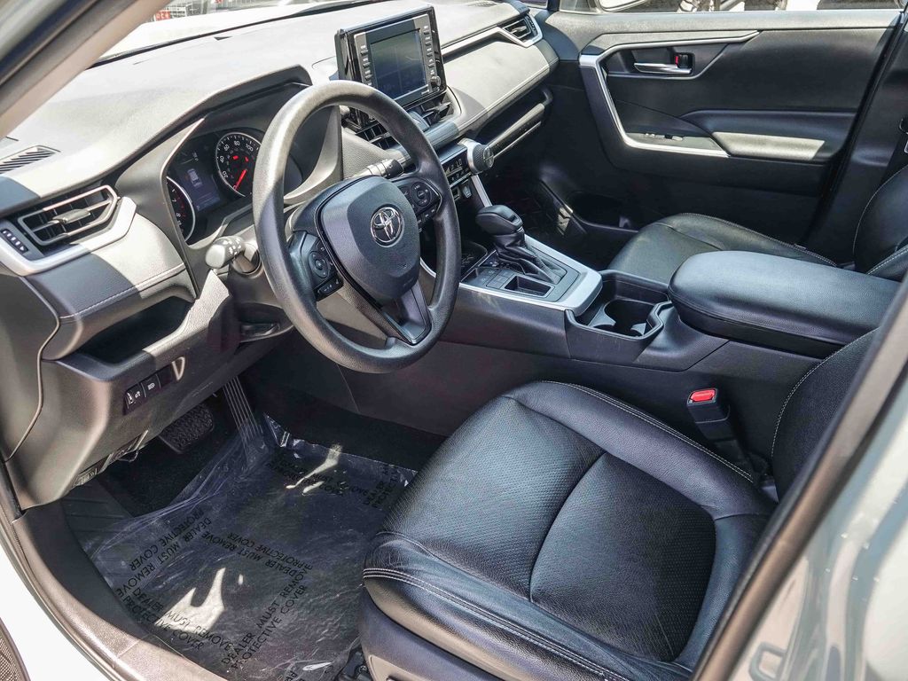 Thumbnail: 2021 Toyota RAV4 - 10
