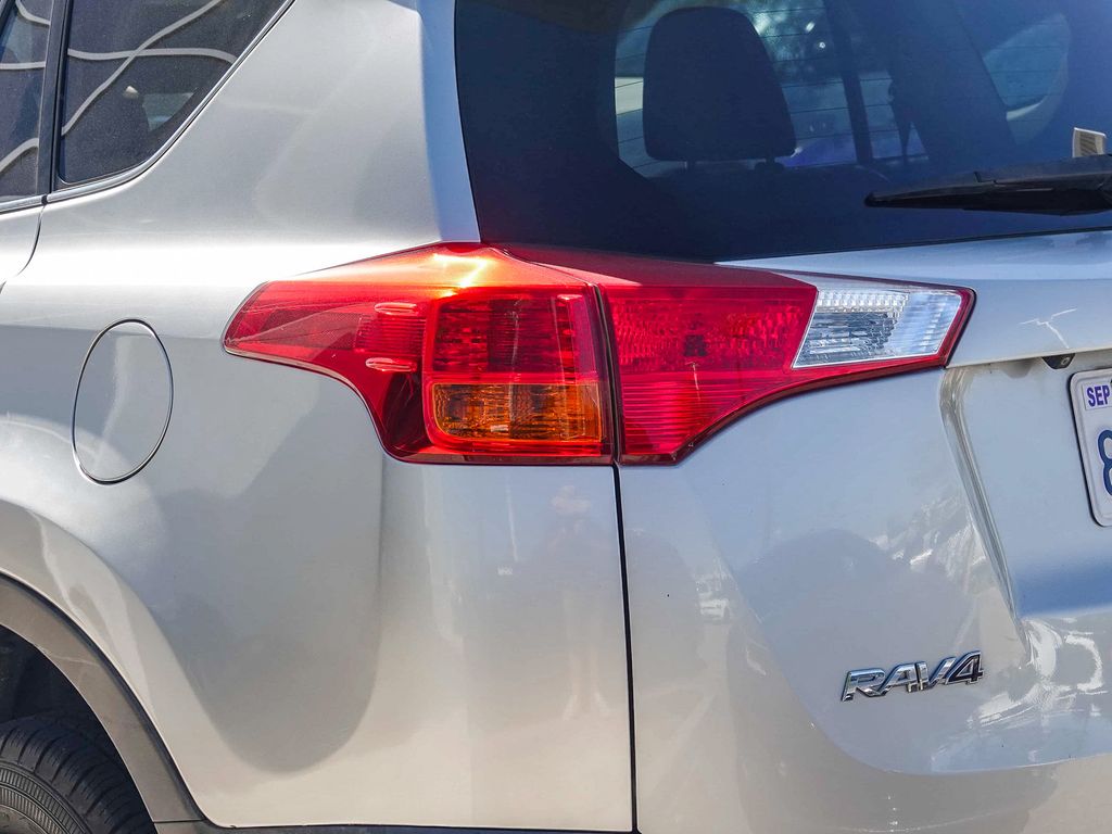 Thumbnail: 2014 Toyota RAV4 - 15