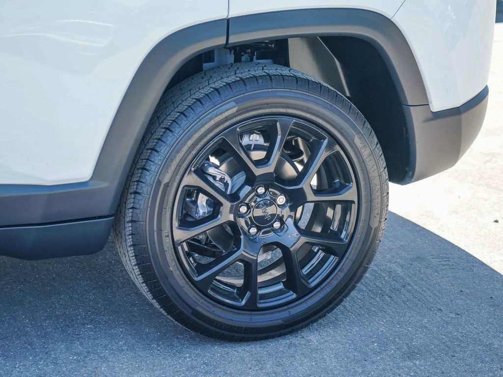 Thumbnail: 2023 Jeep Compass - 21