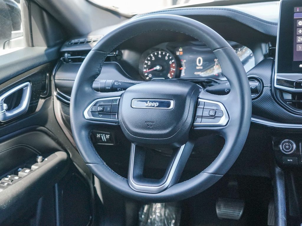 Thumbnail: 2023 Jeep Compass - 8