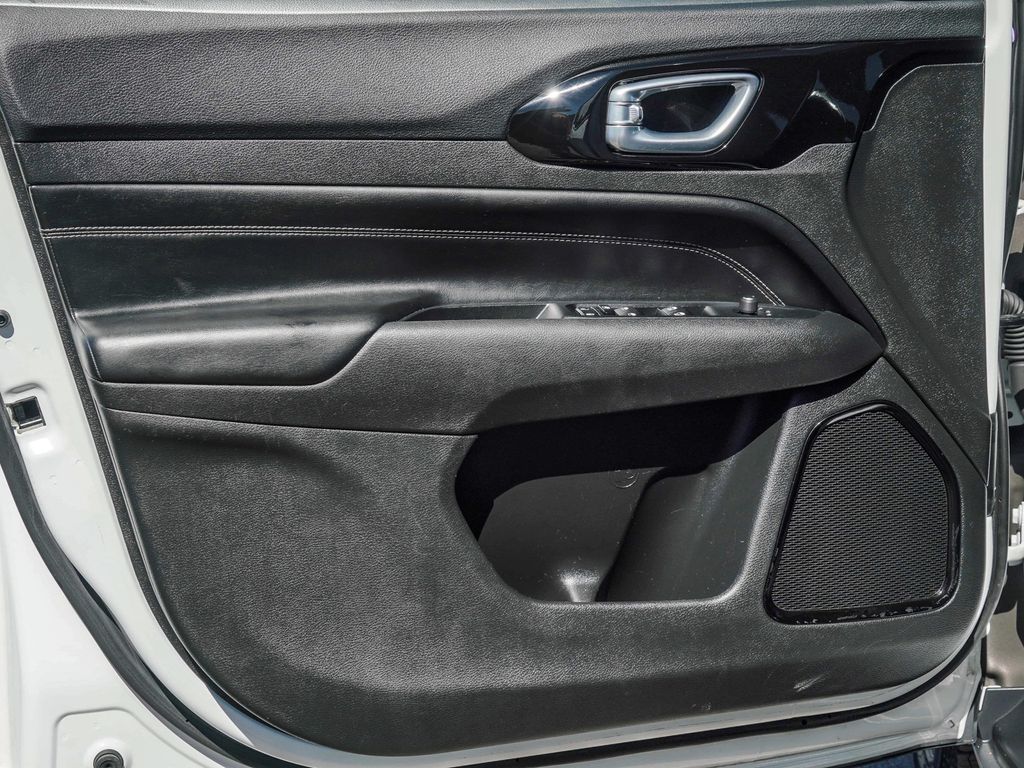 Thumbnail: 2023 Jeep Compass - 23
