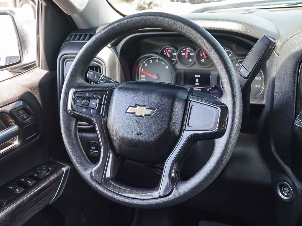 Thumbnail: 2022 Chevrolet Silverado 1500 - 9