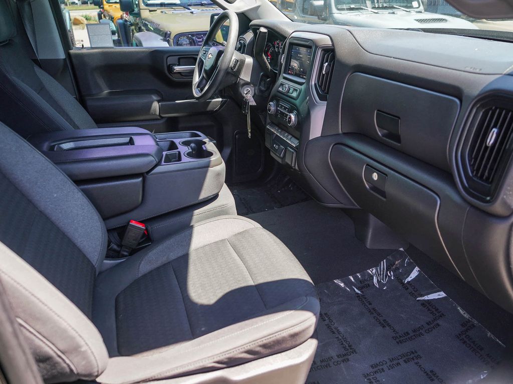 Thumbnail: 2022 Chevrolet Silverado 1500 - 11