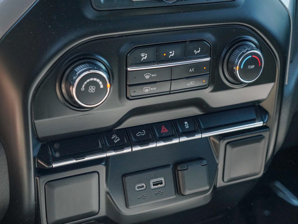 Thumbnail: 2021 Chevrolet Silverado 1500 - 26
