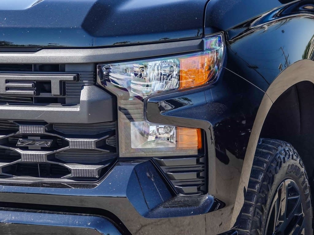 Thumbnail: 2025 Chevrolet Silverado 1500 - 19