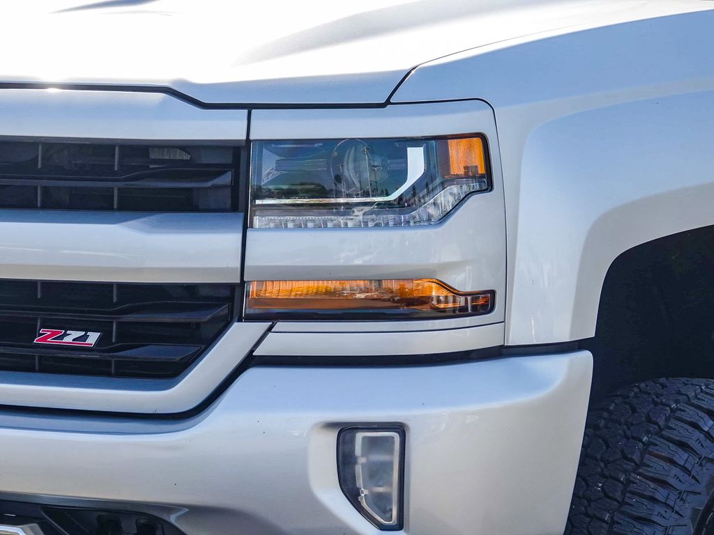 Thumbnail: 2018 Chevrolet Silverado 1500 - 19