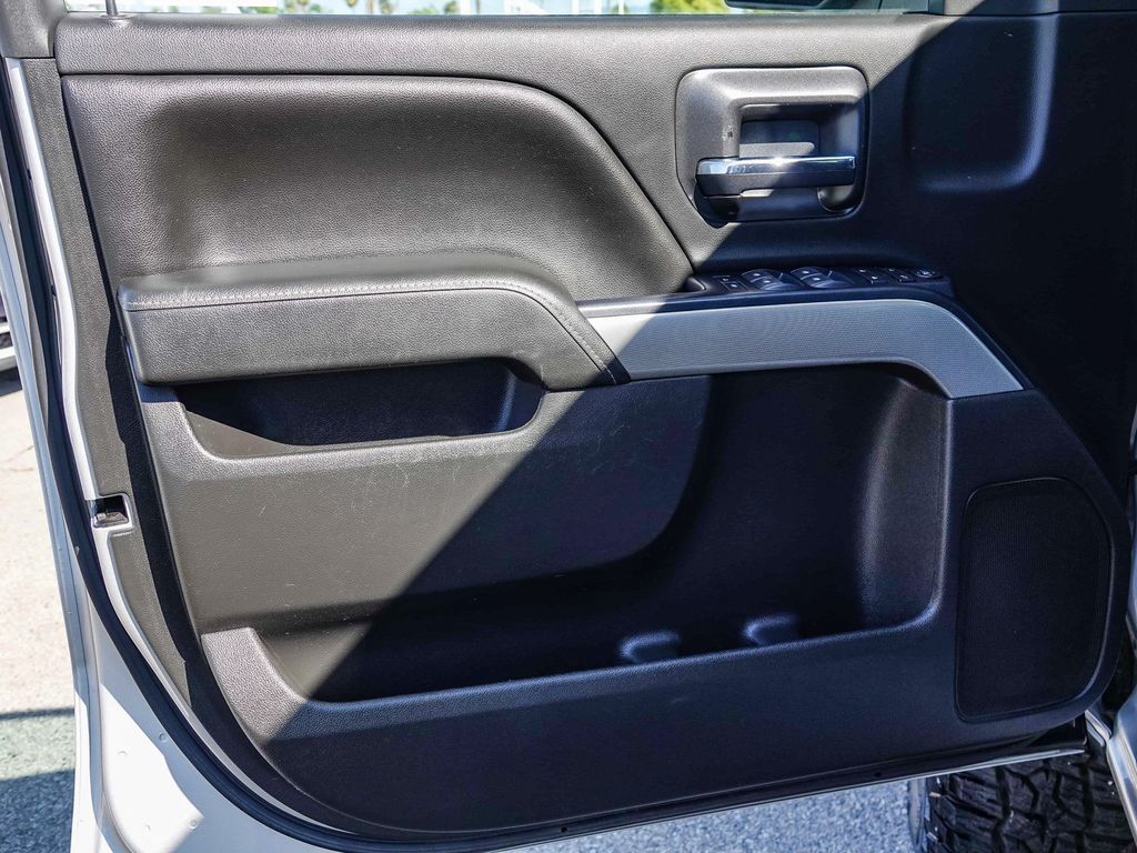 Thumbnail: 2018 Chevrolet Silverado 1500 - 23