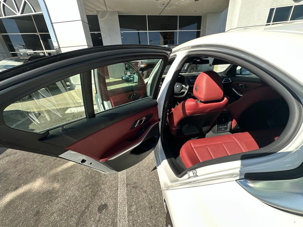 Thumbnail: 2025 BMW 3 Series - 4
