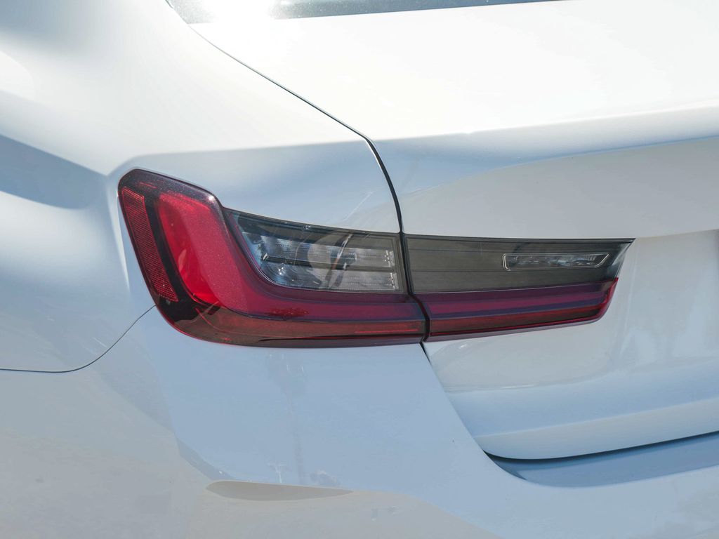 Thumbnail: 2025 BMW 3 Series - 19
