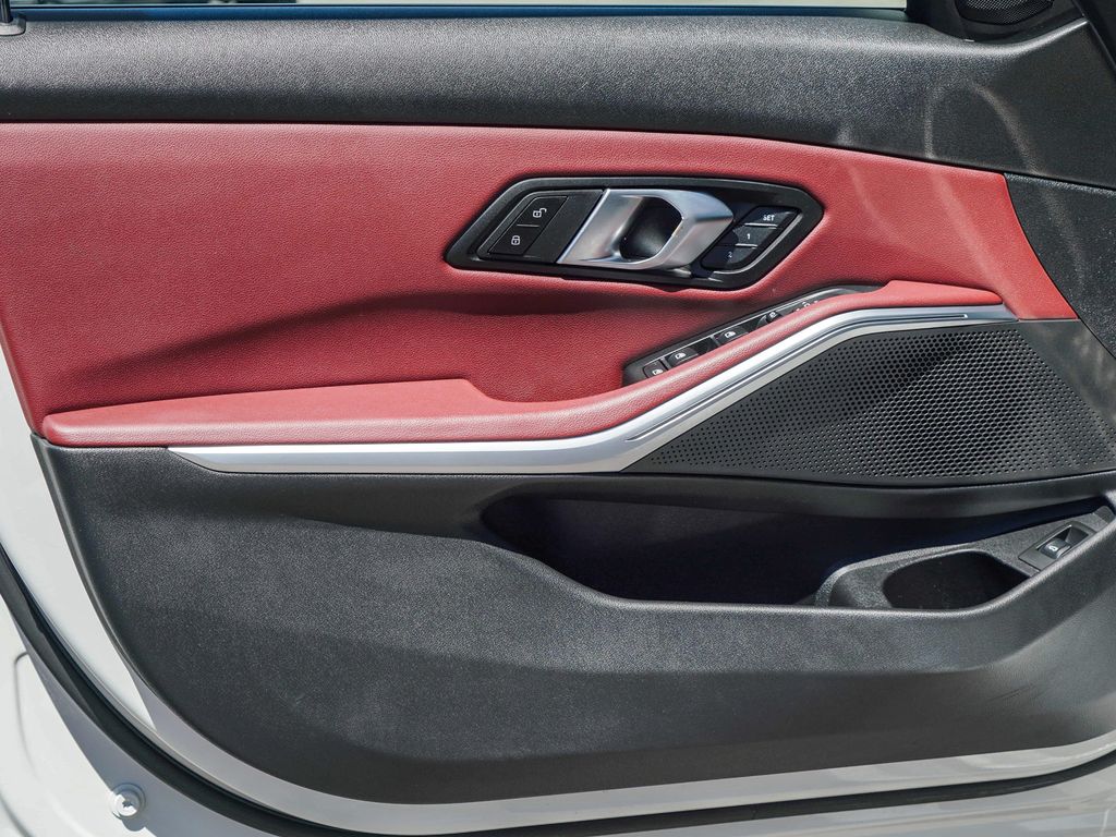 Thumbnail: 2025 BMW 3 Series - 23