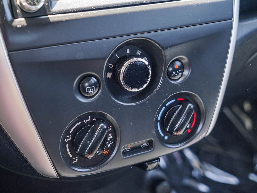 Thumbnail: 2018 Nissan Versa Note - 25