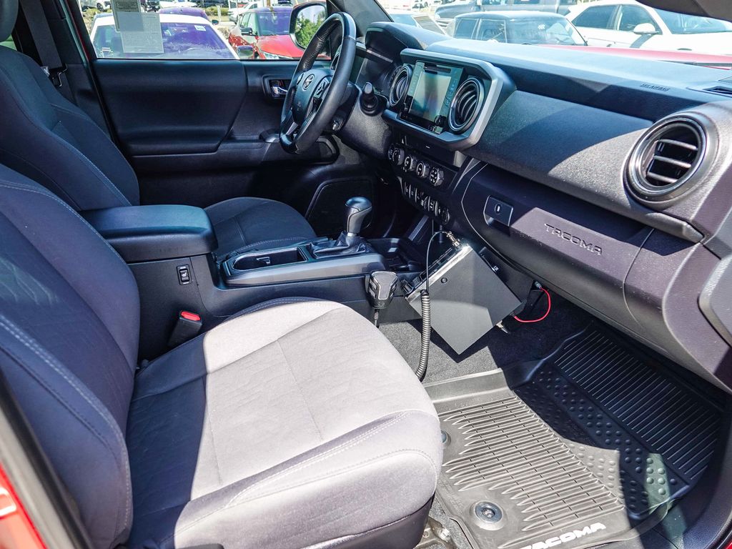 Thumbnail: 2019 Toyota Tacoma - 8