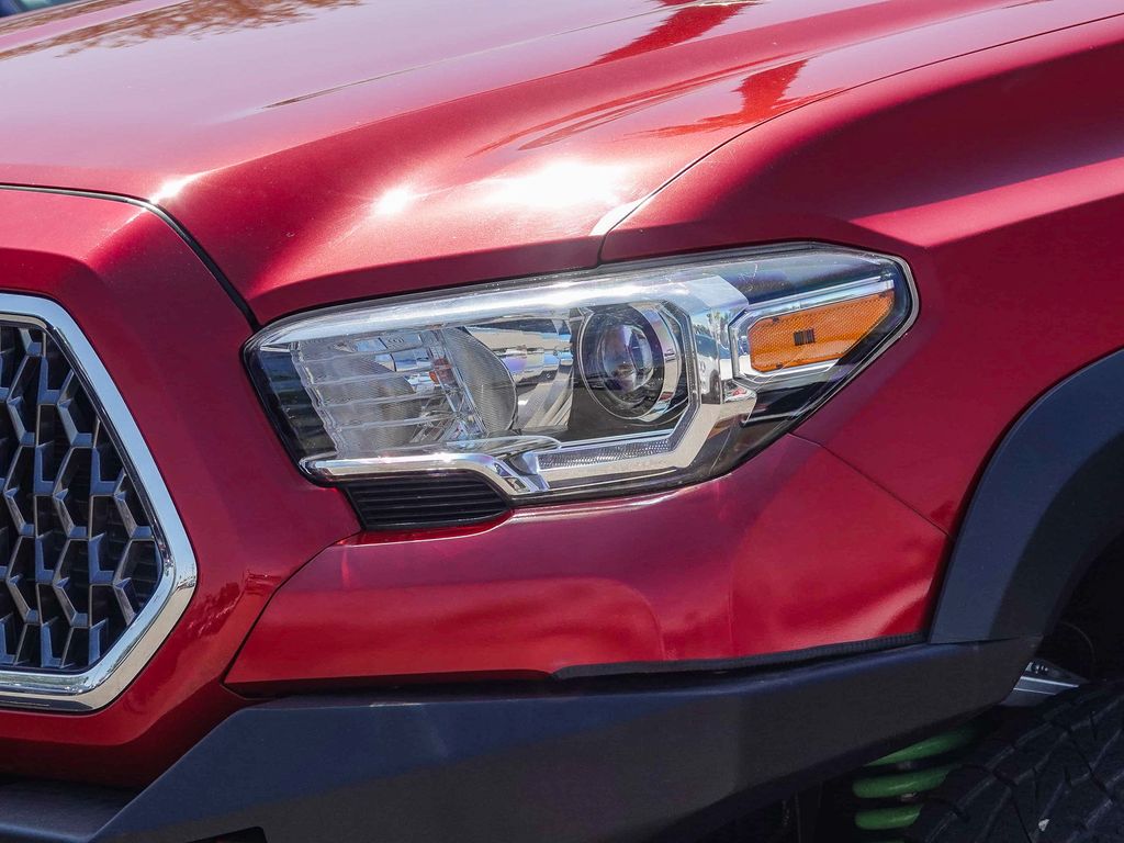 Thumbnail: 2019 Toyota Tacoma - 21