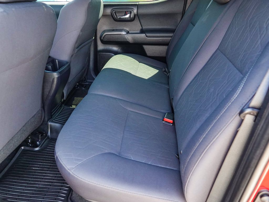 Thumbnail: 2019 Toyota Tacoma - 10