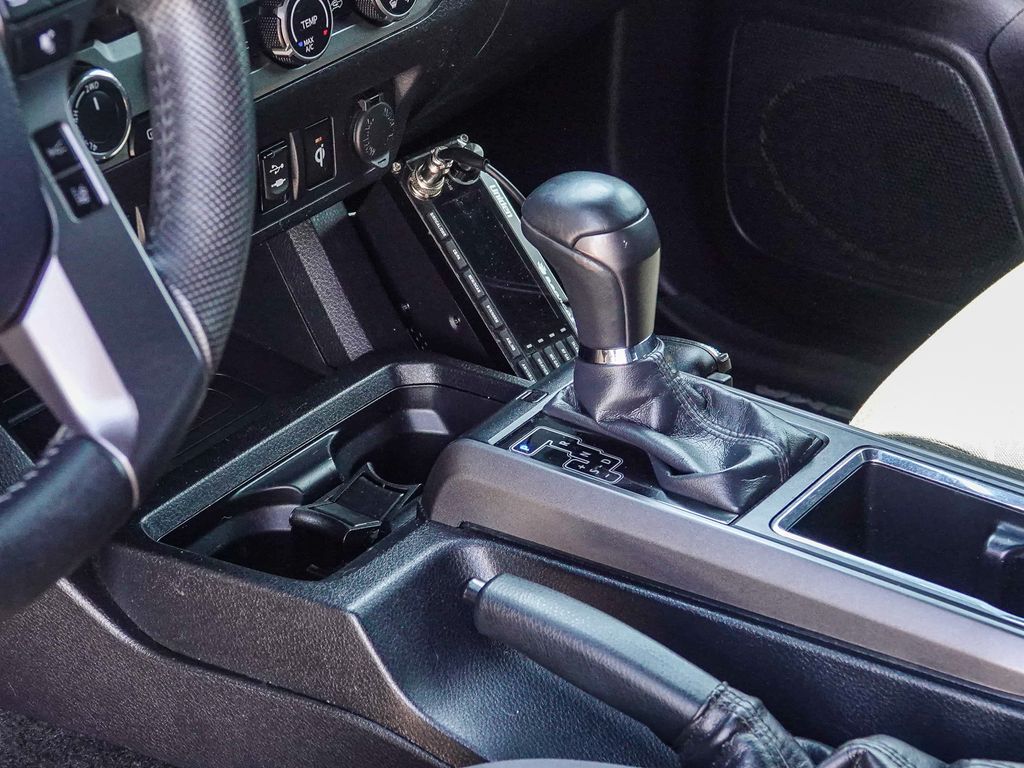 Thumbnail: 2019 Toyota Tacoma - 12