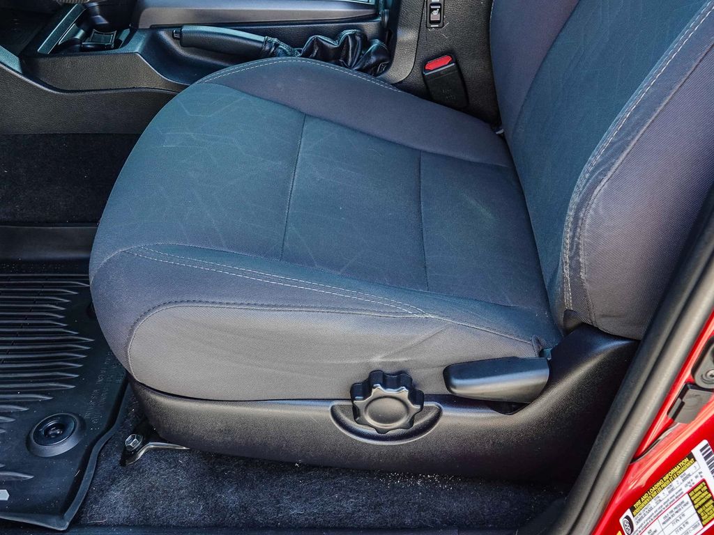 Thumbnail: 2019 Toyota Tacoma - 25