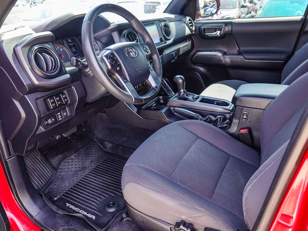 Thumbnail: 2019 Toyota Tacoma - 9