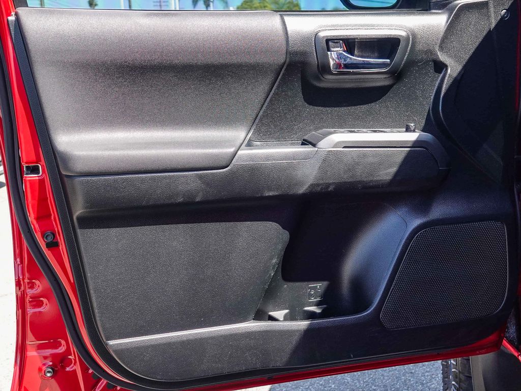 Thumbnail: 2019 Toyota Tacoma - 24