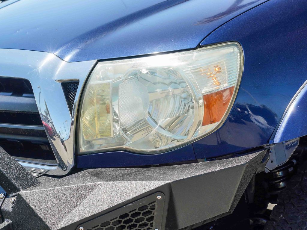 Thumbnail: 2008 Toyota Tacoma - 19