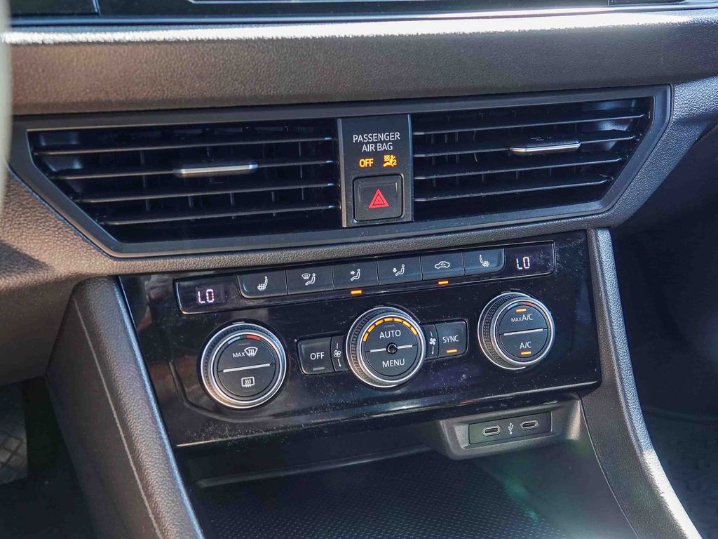 Thumbnail: 2021 Volkswagen Jetta - 25