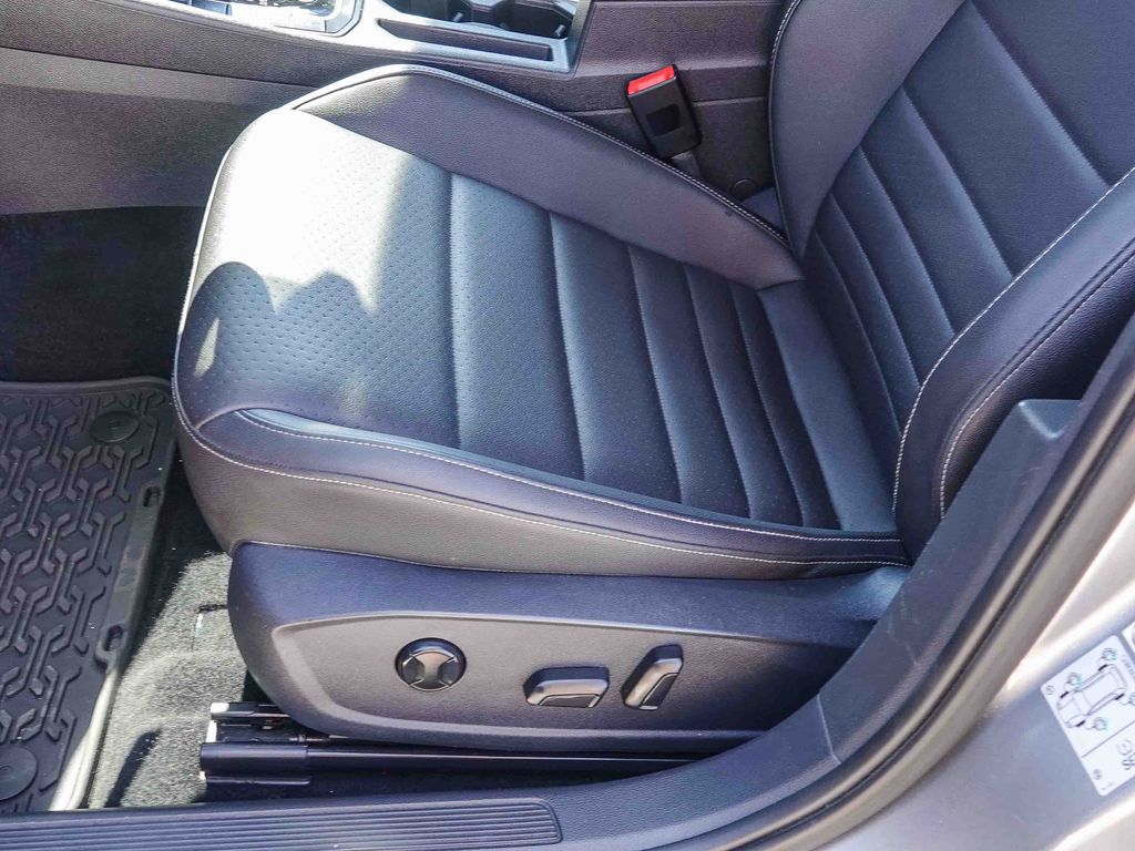 Thumbnail: 2021 Volkswagen Jetta - 24