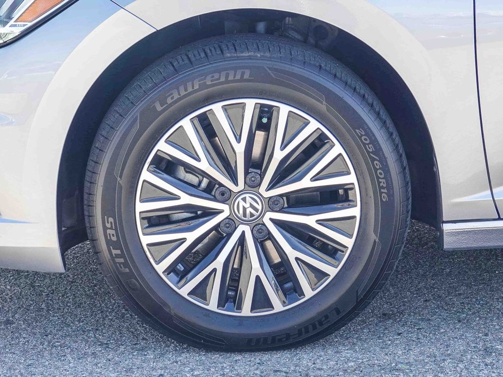 Thumbnail: 2021 Volkswagen Jetta - 6