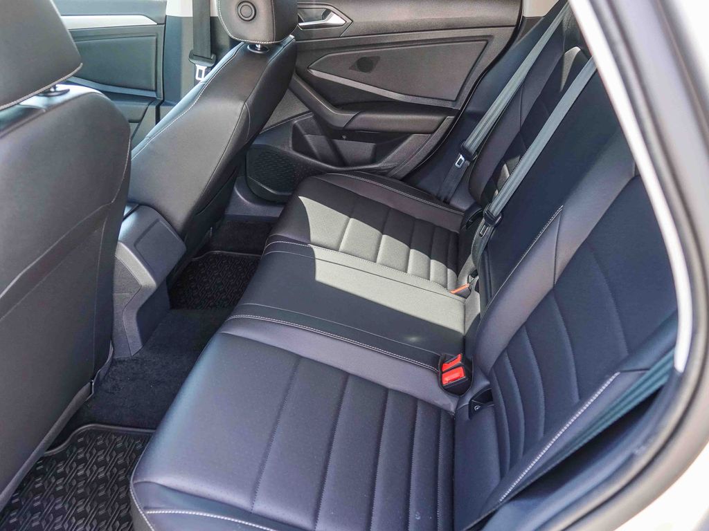 Thumbnail: 2021 Volkswagen Jetta - 11