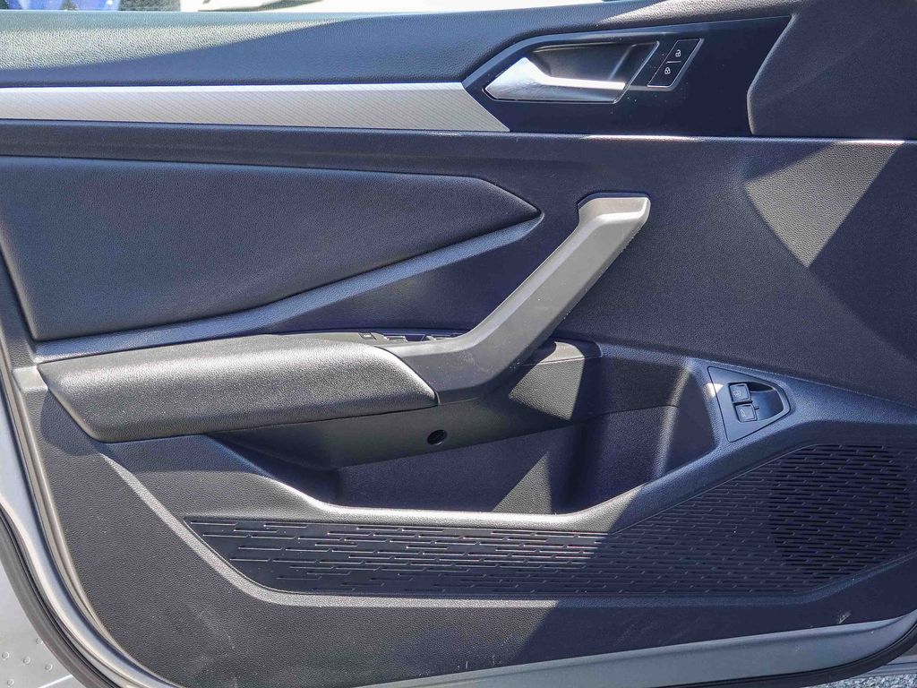 Thumbnail: 2021 Volkswagen Jetta - 23