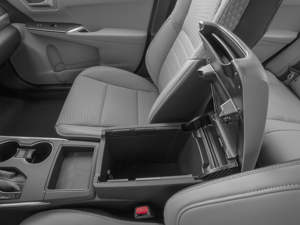 Thumbnail: 2017 Toyota Camry - 14