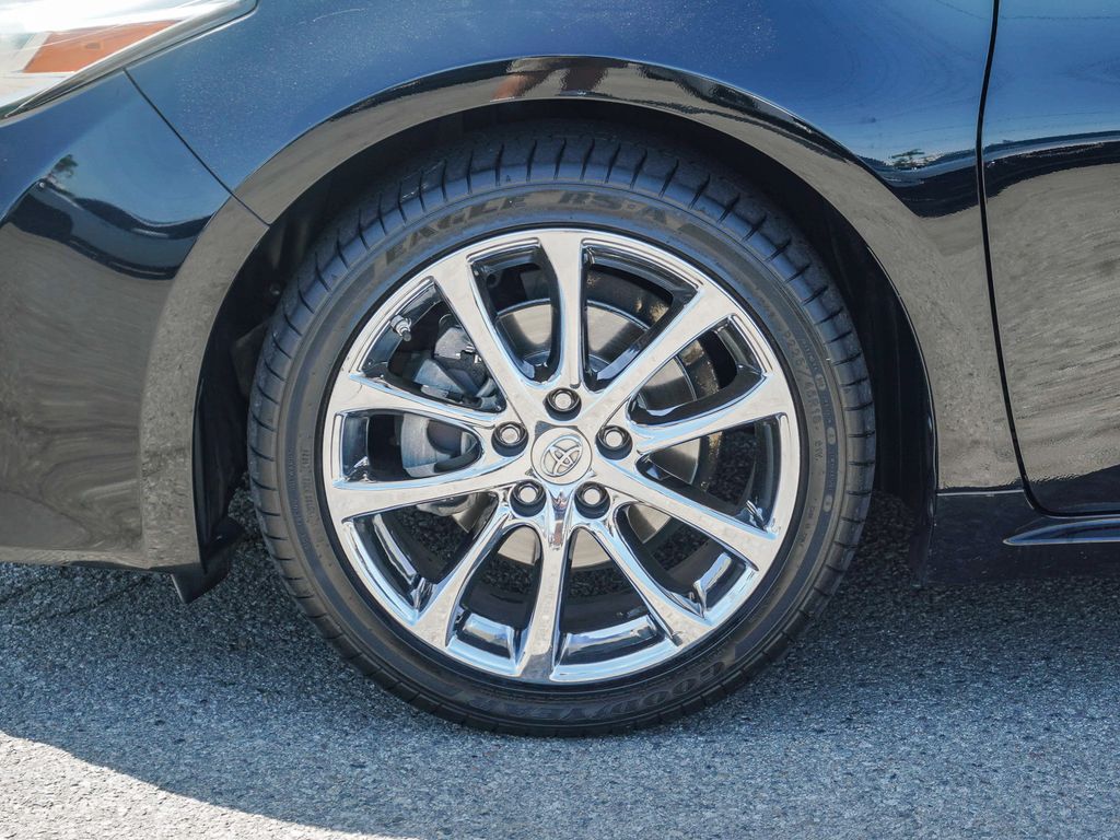 Thumbnail: 2014 Toyota Avalon - 6