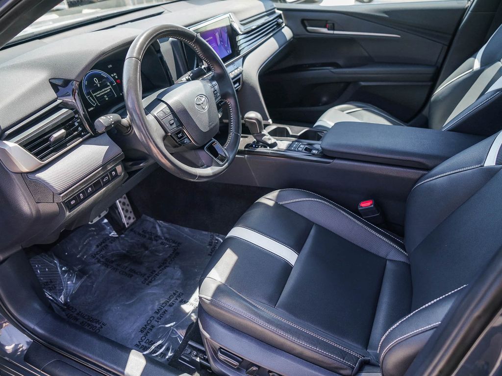 Thumbnail: 2025 Toyota Camry - 10