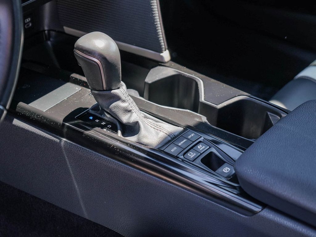 Thumbnail: 2025 Toyota Camry - 13
