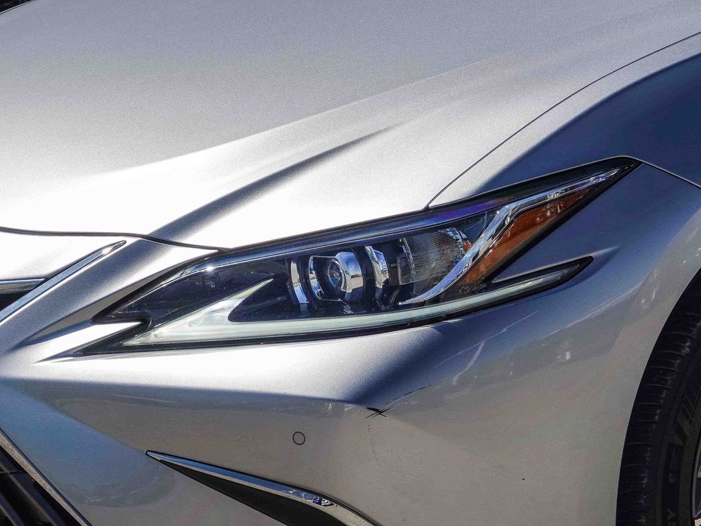 Thumbnail: 2025 Lexus ES - 20