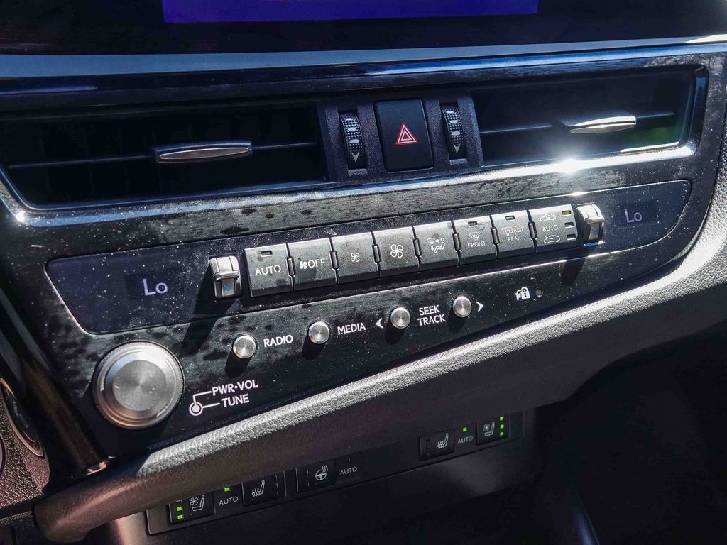 Thumbnail: 2025 Lexus ES - 25