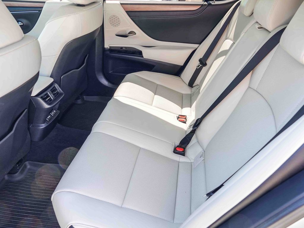 Thumbnail: 2025 Lexus ES - 11