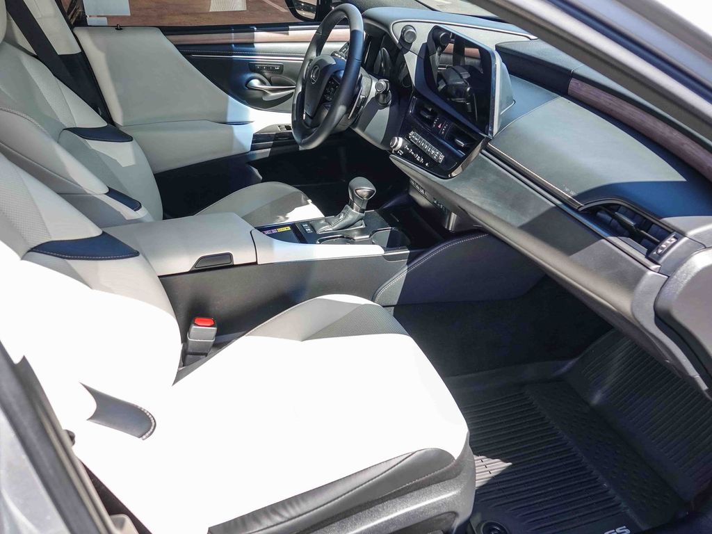 Thumbnail: 2025 Lexus ES - 9