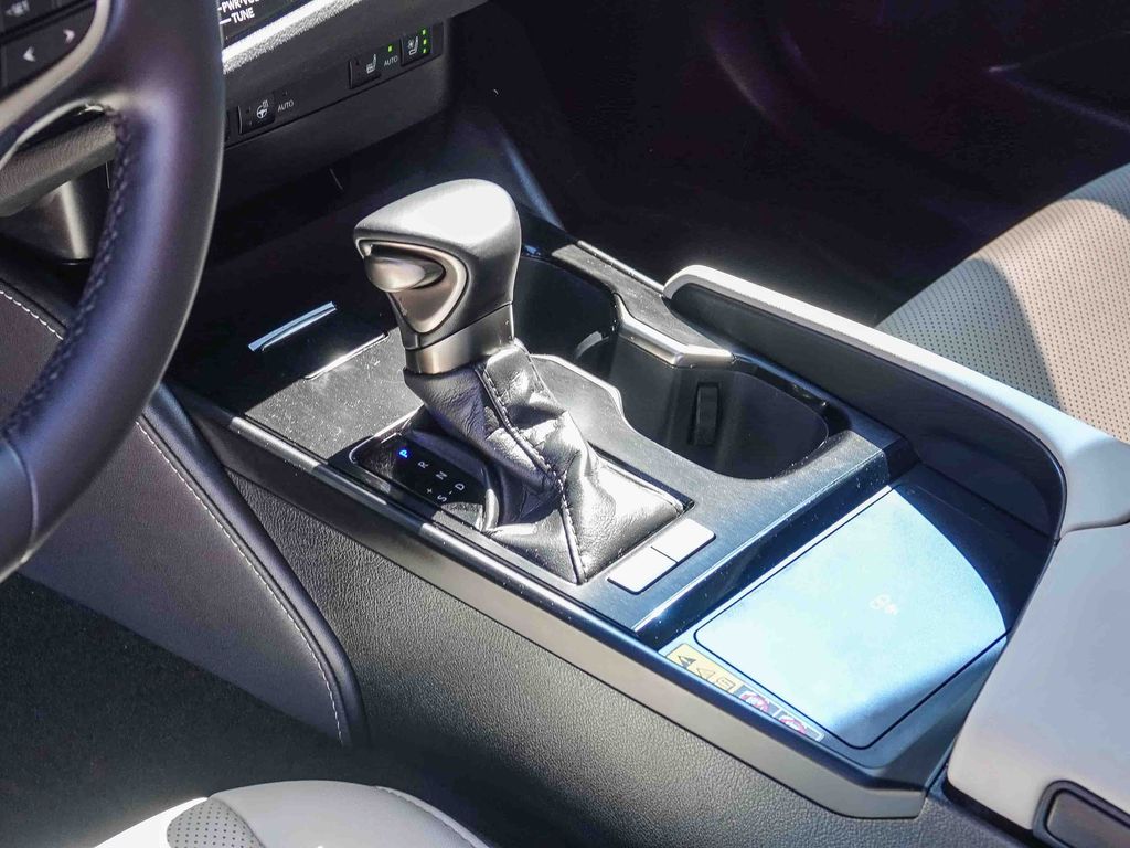 Thumbnail: 2025 Lexus ES - 13