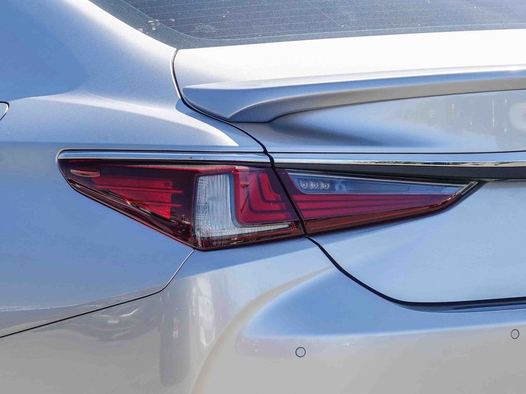 Thumbnail: 2025 Lexus ES - 19