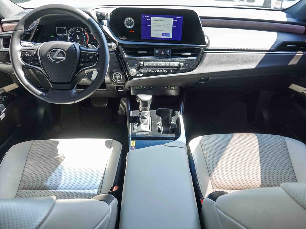 Thumbnail: 2025 Lexus ES - 2