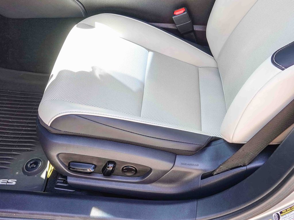 Thumbnail: 2025 Lexus ES - 24