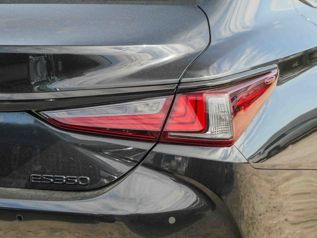 Thumbnail: 2022 Lexus ES - 14